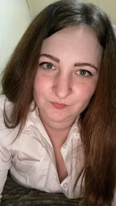 Claire_Sunny Public Pic 5