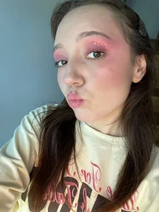 which makeup is better? de JaneJuno  Imagens