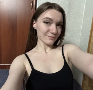 DevonaFares 💗Lace and shadows: elegance in every curve💎 Pic 2