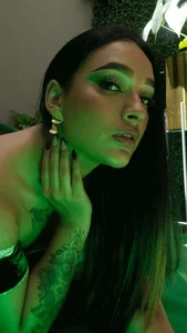 EMILYY_FOXY 🍀Your Lucky Charm! Pic 2