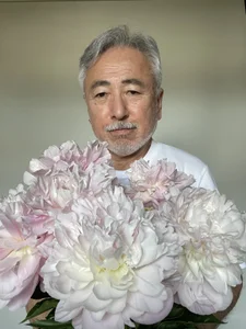 芍薬とオジサン de gholly2007  8 photos