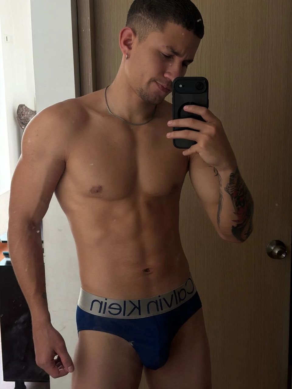Thin_tommy01 Foto en Tendencia 7707