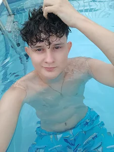 Nathan_Bluee Poolside 🙈🙈 Pic 4