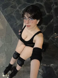 Isis_Scarlett_ Public Pic 5