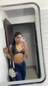 nickyminach_ Nicky টি ছবি