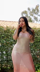 Ashlyrouxx Trying on my new dress in the garden Pic 4