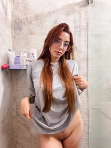 Getting ready for a shower 💦 de Soy_mangx  4 Imagens