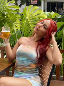 maaluh kullanıcısının Enjoying a drink outdoors albümü -  4 fotoğraf