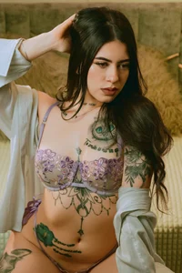 Alice_Vixen me with your shirt on... Poză 9