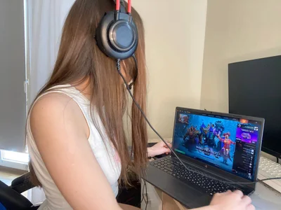 CutieWorm Your Mistress after Gaming صورة واحدة|CutieWorm Your Mistress after Gaming صورتان|CutieWorm Your Mistress after Gaming  صور|CutieWorm Your Mistress after Gaming  صورة