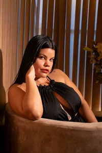CurvyAryPublic Bild