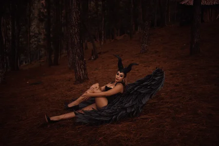 AlessiaLondon Unleashing a little dark magic 🦇✨ Halloween 𝟚𝟘𝟚𝟜 Pic 8