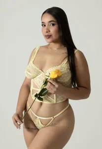 Public od Lucy_Carson_  9 snímek