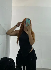 Beauty in the mirror 🪞🩷 de LanaMills_ Foto 3