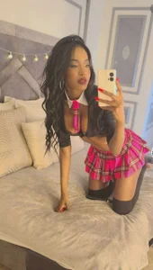 TahliaMoreau Public  2টি ছবি