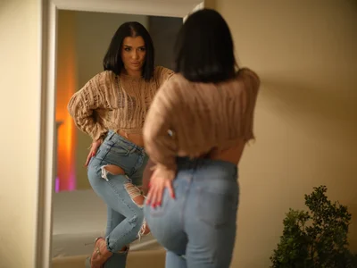 NaughtyChloeee Ready for a sexy walk Bilde