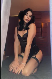 biancatokic ANY GIRL รูป  2