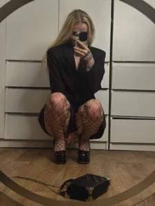 essyle Business woman Pic 2