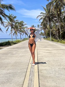 aprilalen Vacation 2025 🌴🥥 Foto 7