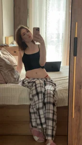fun on the bed de MargaretShyandSkinny  Imagens