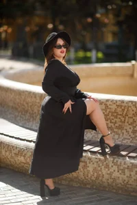 Queen_Monica_ Public slika 6