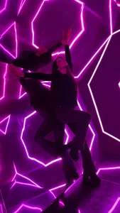 AmeliaFlares dance in my neon 💜 Pic