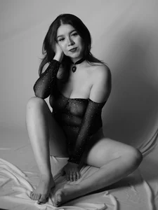 Mia_Juicyberry Shadows & Curves 🖤✨ Foto 5