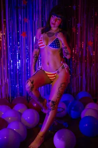 Liz_grey_ ❤️🤍💙 Happy 4th of July!🎇 Pic 2