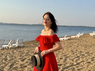 BellaRowan 💋 Catch Me in Red - {count, plural, one {תמונה אחת} two {שתי תמונות} many {# תמונות} other {# תמונות}}