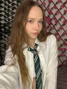 Petite_Polly She was the baddest student📚 Bilde 5