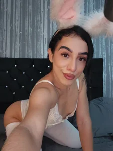 Alicee_Moonnのyour fun and flirty bunny 🔥♥の 2枚の写真