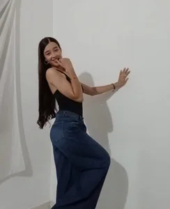 ElyraBloom Public Pic