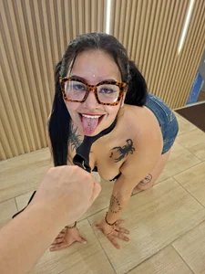 ivyka_monroe_cn lets to play slika
