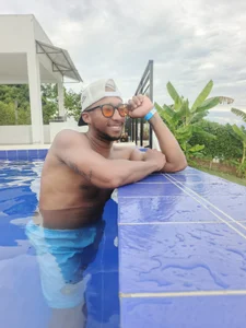 big_black27 Día de piscina Foto