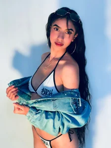 Camila_Reyess_ the girl who makes you romantic and hot💕 사진