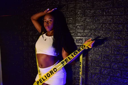 Angel_Avni A DANGEROUS PLEASURE 🖤💛 Pic 8