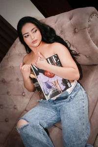 Stephany_Harlot Limited edition Pic 3