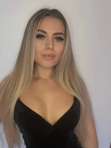 LuciaShadwell Public Pic 4