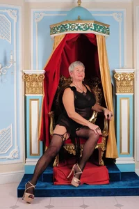 roxana_brooks My throne! Εικόνα 5