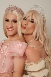 JESSI_NAOMI Royalty Pic 3