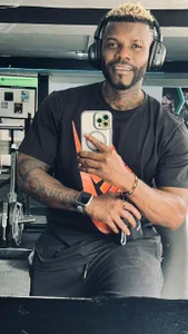 Mark_Vega Public Pic 4