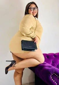 Bustyy_Juicy_Rs Public টি ছবি