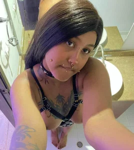 lanemuglerのPLAY WITH ME 🖤の 3枚の写真