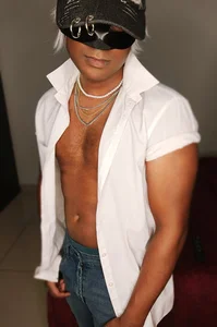 Enzo_Azalea Enzo, Strong arms. Defined chest. Flexing Pic 3