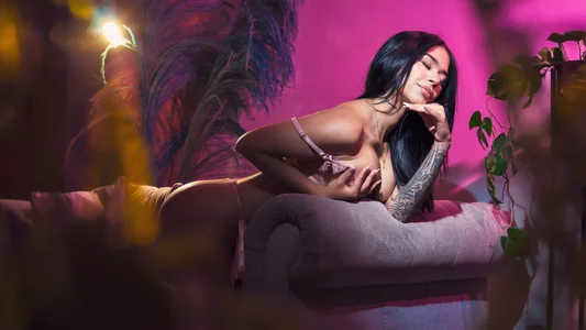 KittyNicolle Profesional Pic 1 Foto 5