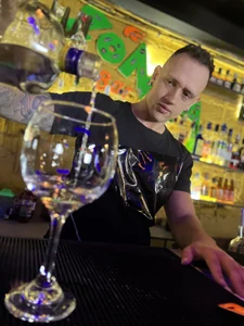 Joeysexx2: Public ( 9 фото)