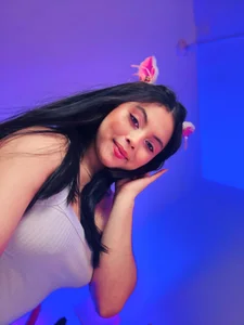 Paula_Teen_ Public Pic 4