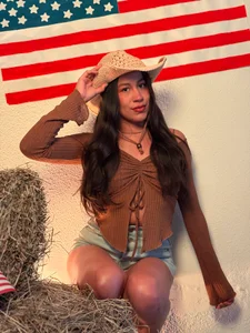 EmiGomez_ 🤠🇺🇸 Cowgirl by Day... Trouble by Night ❤️ Pic