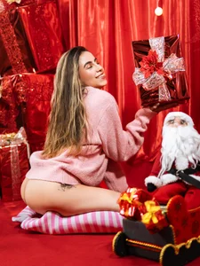 Ariana_greenblat Merry Christmas 🎄🎀2025 صورة واحدة|Ariana_greenblat Merry Christmas 🎄🎀2025 صورتان|Ariana_greenblat Merry Christmas 🎄🎀2025  6 صور|Ariana_greenblat Merry Christmas 🎄🎀2025  6 صورة