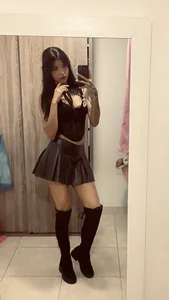 ChloeeMasonn A doll for you 💕  2টি ছবি